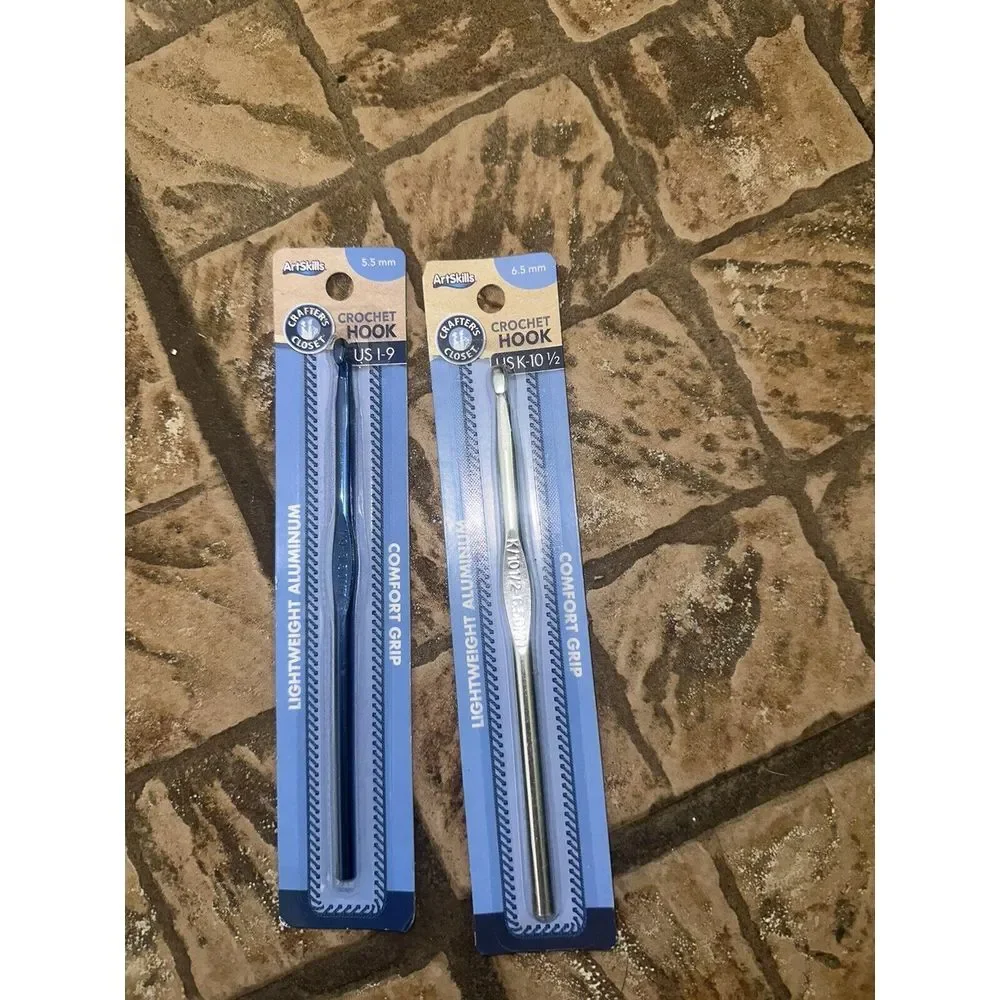 Lot Of 2 ArtSkills Crafters Closet Lightweight Crochet Hooks K/101/2-6.5 + 5.5MM